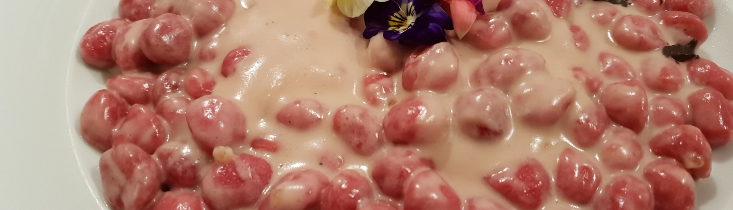 gnocchetti barbabietola con fonduta